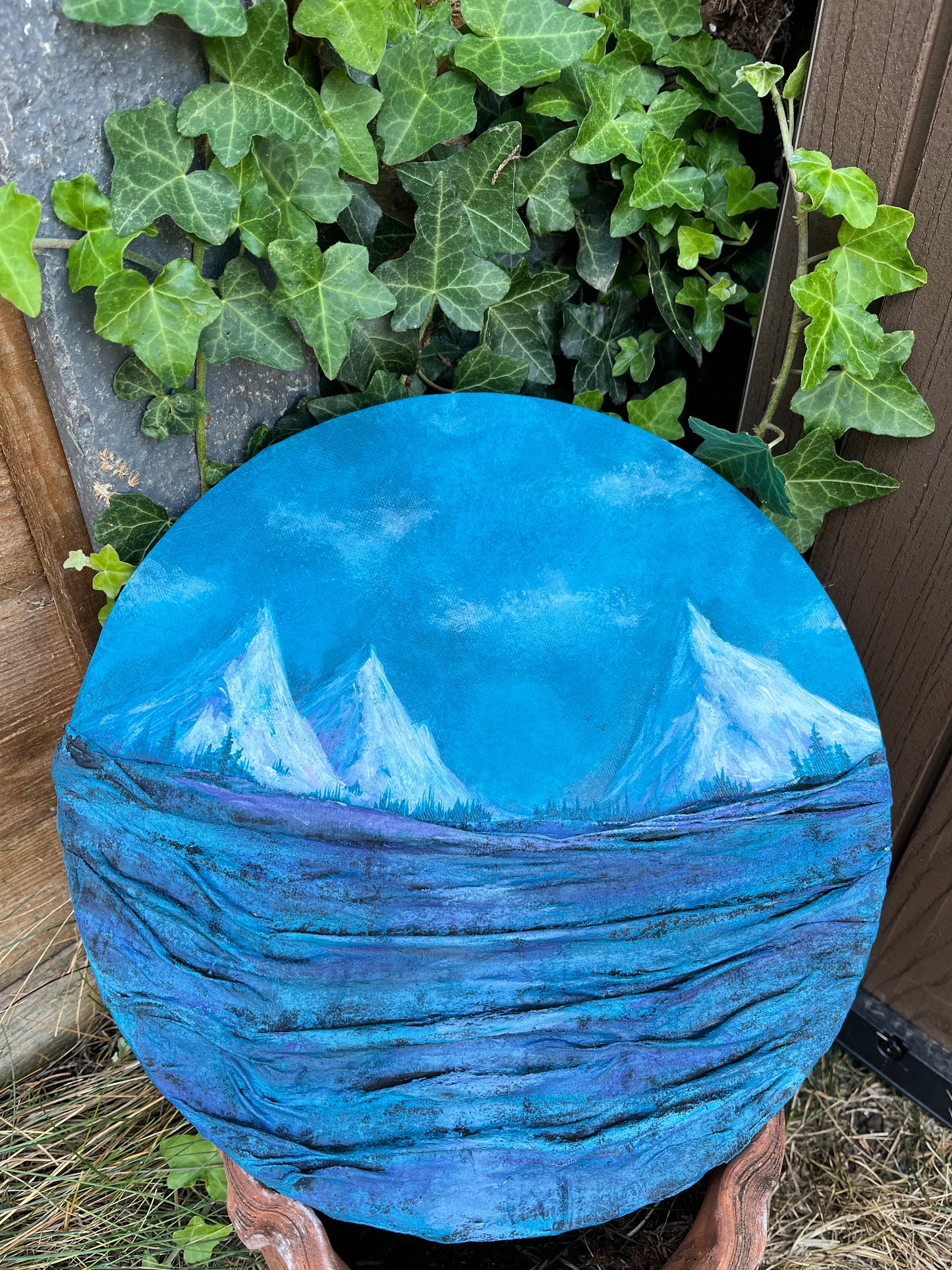 “Melody of the Mountains”     30cm Round Canvas